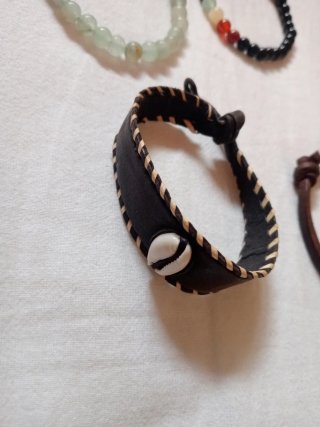 Pulseras variadas. Precio 1€ cada una