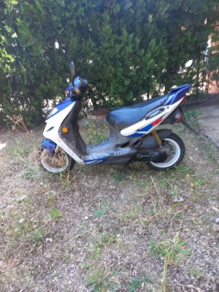 Suzuki Ciclomotor Scooter Azul/Blanco