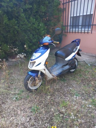 Suzuki Ciclomotor Scooter Azul/Blanco