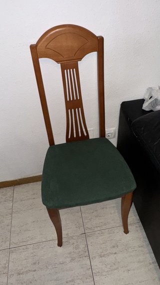2 Silla de madera con asiento tapizado