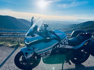 CF Moto 650GT Azul con Maletas Laterales