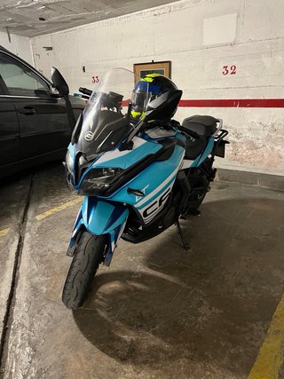 CF Moto 650GT Azul con Maletas Laterales