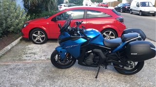 CF Moto 650GT Azul con Maletas Laterales
