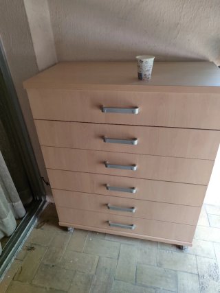 Cajonera de madera y metal