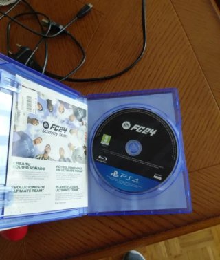 PS4 + FIFA 24 y GTA V
