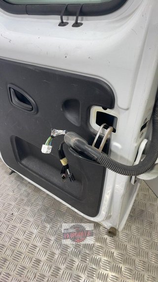 PORTON TRASERO IZQUIERDO Renault Trafic III Combi (2014->2022)