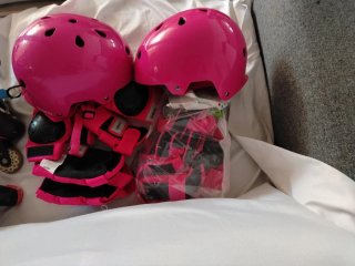 Patines en línea con casco y protecciones