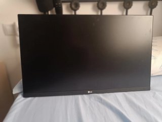 Monitor LG con brazo ajustable