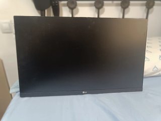 Monitor LG con brazo ajustable