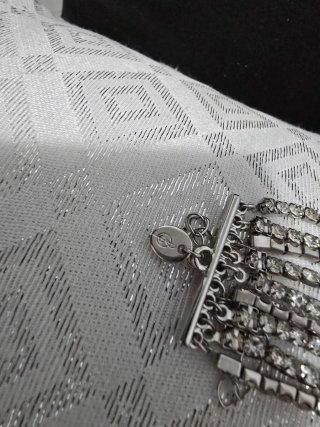 Collar Stradivarius Flor Negra y Brillantes