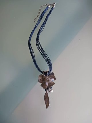 Bellissima collana artigianale fiore farfalla