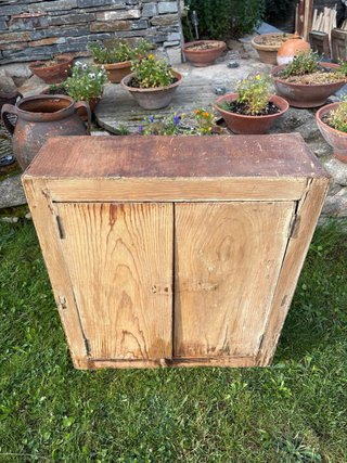 Antiguo mueble alacena de madera