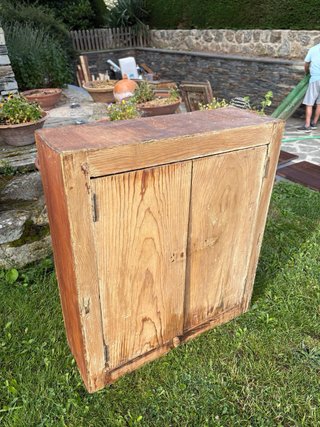 Antiguo mueble alacena de madera