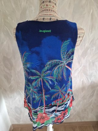 Blusa Desigual. Estampado tropical.