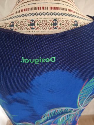 Blusa Desigual. Estampado tropical.