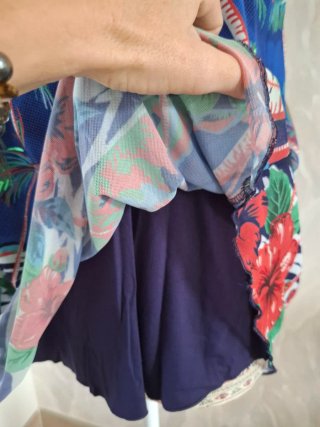 Blusa Desigual. Estampado tropical.