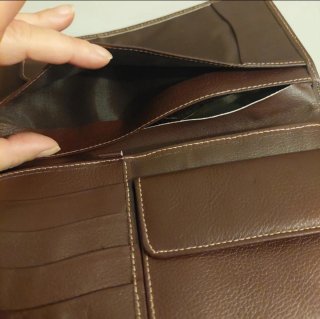 Cartera grande de cuero
