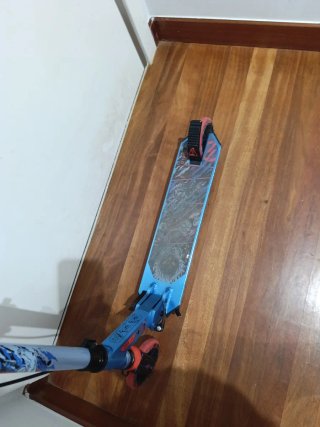 Patinete Oxelo azul y rojo
