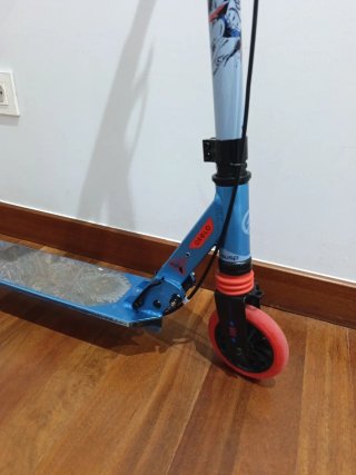 Patinete Oxelo azul y rojo