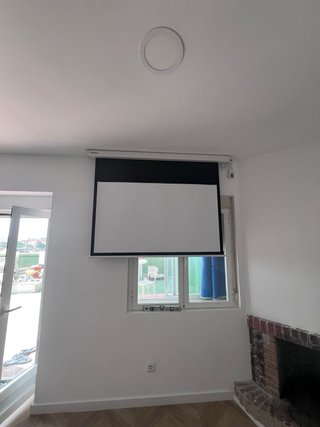 Pantalla Proyeccion 60 pul. Motorizada LUSSCREEN