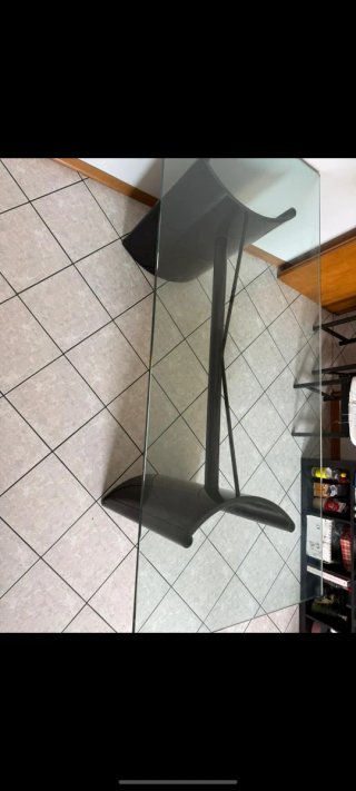 Tavolo da pranzo in vetro dal design moderno