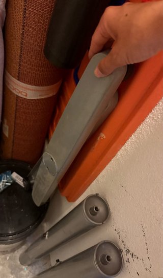 Escritorio de madera beige