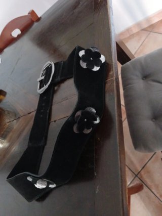 Cinturone nero camoscio con fiori
