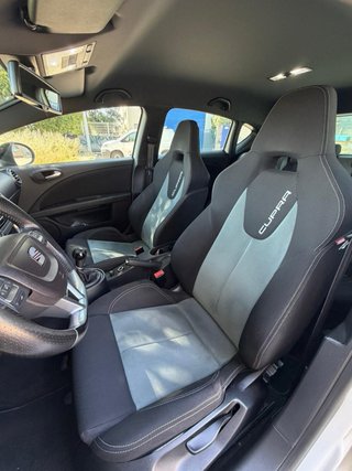 SEAT Leon Cupra R