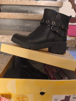 Botines negros talla 38