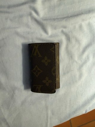 Billetero Llavero Louis Vuitton Marrón
