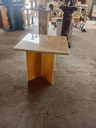 Mesa auxiliar de piedra beige