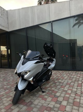 Yamaha TMAX 530 DX Maxi Scooter