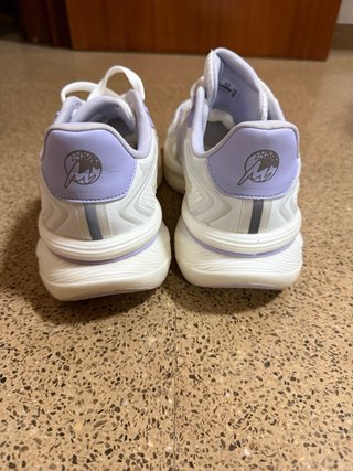 Deportivas running one mix blancas y moradas