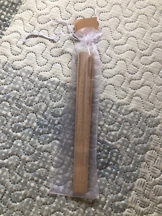 Abanico de madera beige calado