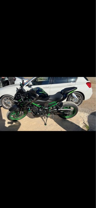 Kawasaki Z900 2024 Negra/Verde