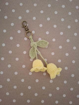 Llavero crochet flores campanilla