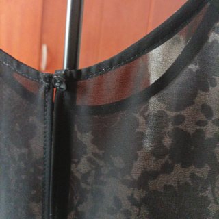 Top donna elegante con spalline larghe