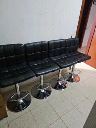 Sillas de bar giratorias negras