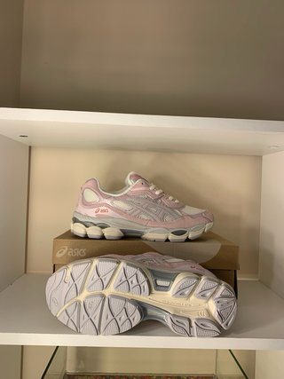 Zapatillas Asics Beige y Rosa