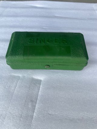 Caja y ojal Singer para máquina de coser