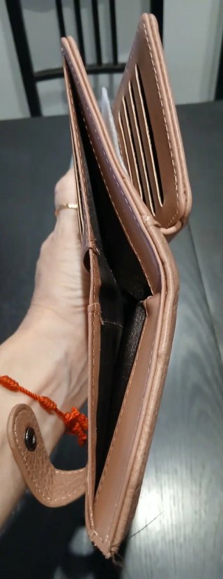 Cartera rosa nude con cierre y botón