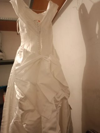 Vestido de Novia Blanco con velo y cancán