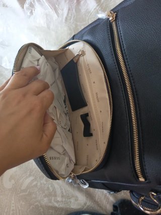 Mochila Guess Negra con Monedero