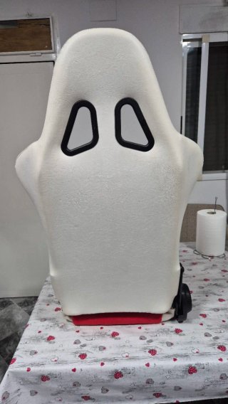 Se venden semibaquets OMP rojos y blancos