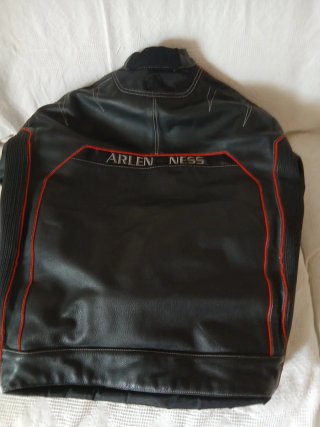 Giacca Moto Arlen Ness Vintage Pelle Nera Rossa