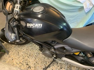 Ducati Monster 696 Negra y Plata