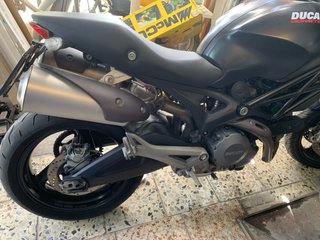 Ducati Monster 696 Negra y Plata
