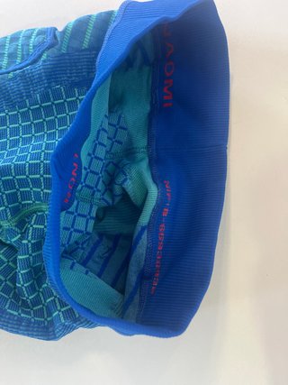 Mallas deportivas azules y verdes