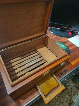 Cava per sigari in legno con umidificatore