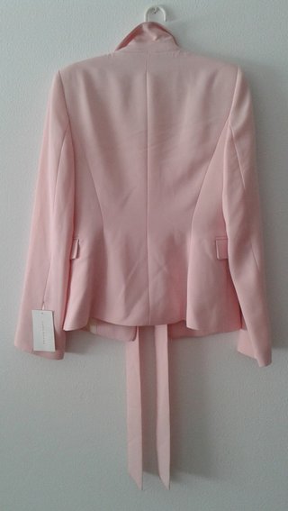 Chaqueta Zara rosa palo c/lazo. Talla: 36